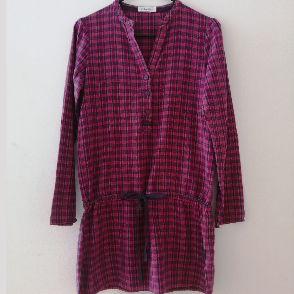 ! Calvin Klein Pink plaid long sleeves